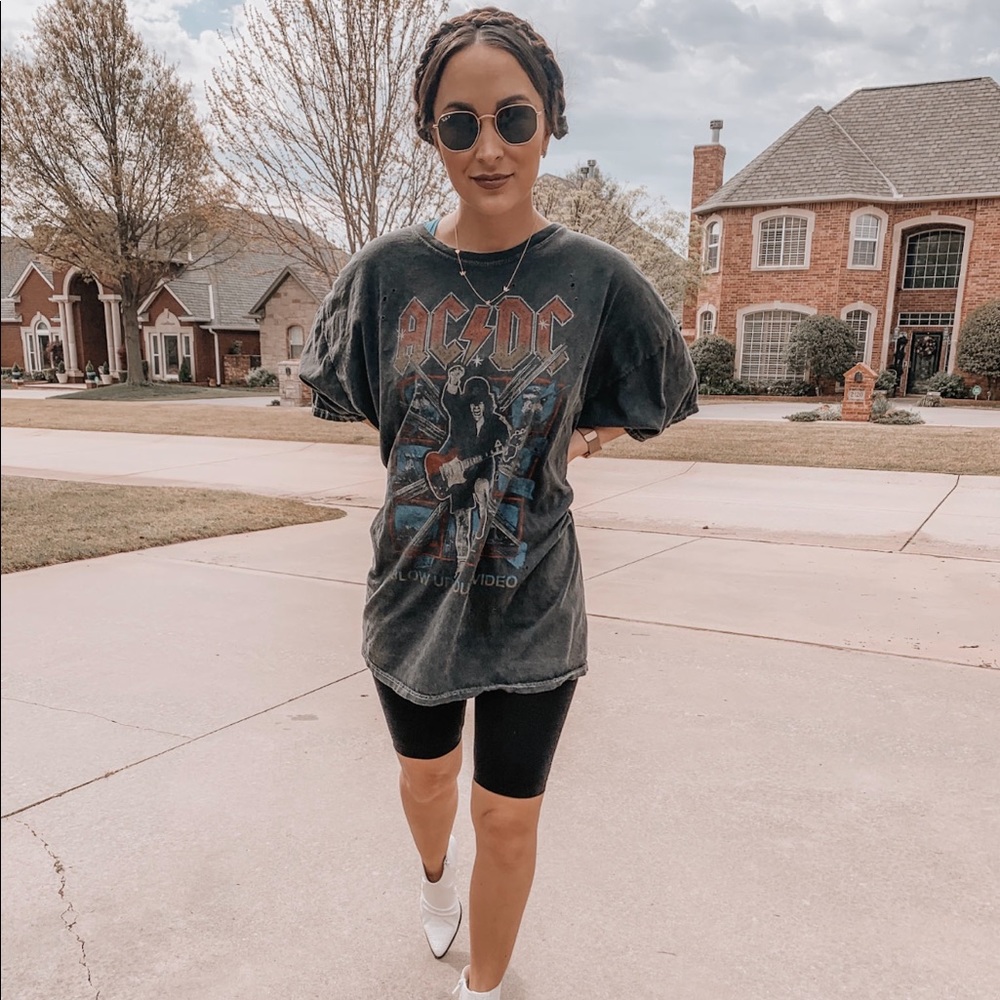 🕶⚡️Meet your Seller ⚡️🕶